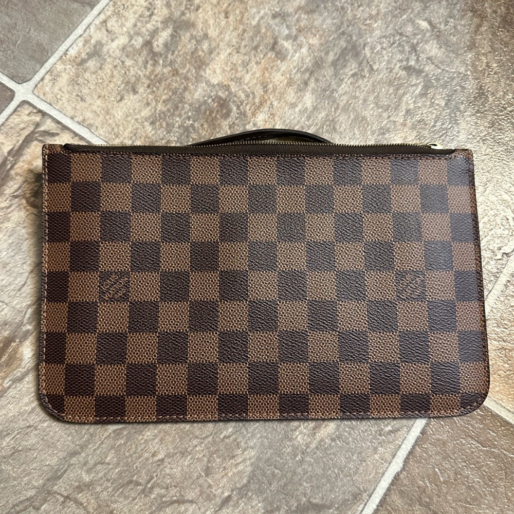 LV damier ebene pouch